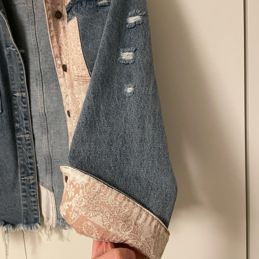 Gimmicks by BKE Blue and Pink Jean Jacket - Picture 4 of 10